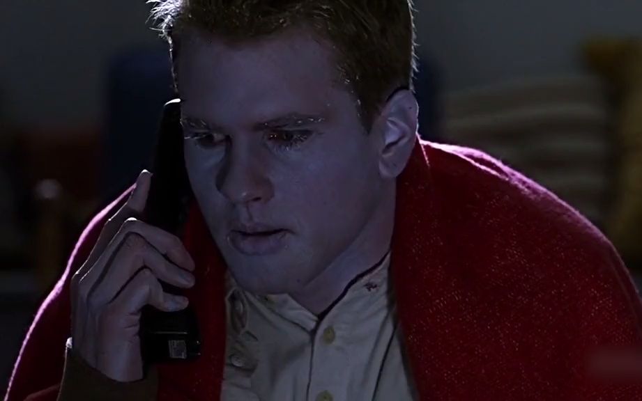 超人前传:男孩不慎变为冰冻人,吸食热量维持,所碰之物皆为冰块