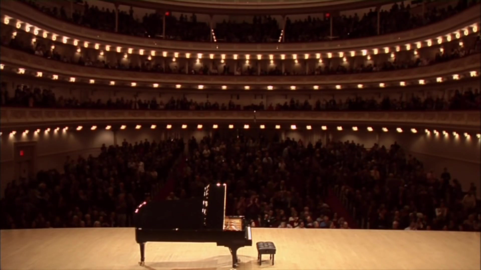 [图]【钢琴独奏】全盲钢琴演奏家 辻井伸行Pianist in tears!!!. Most moving piano performance