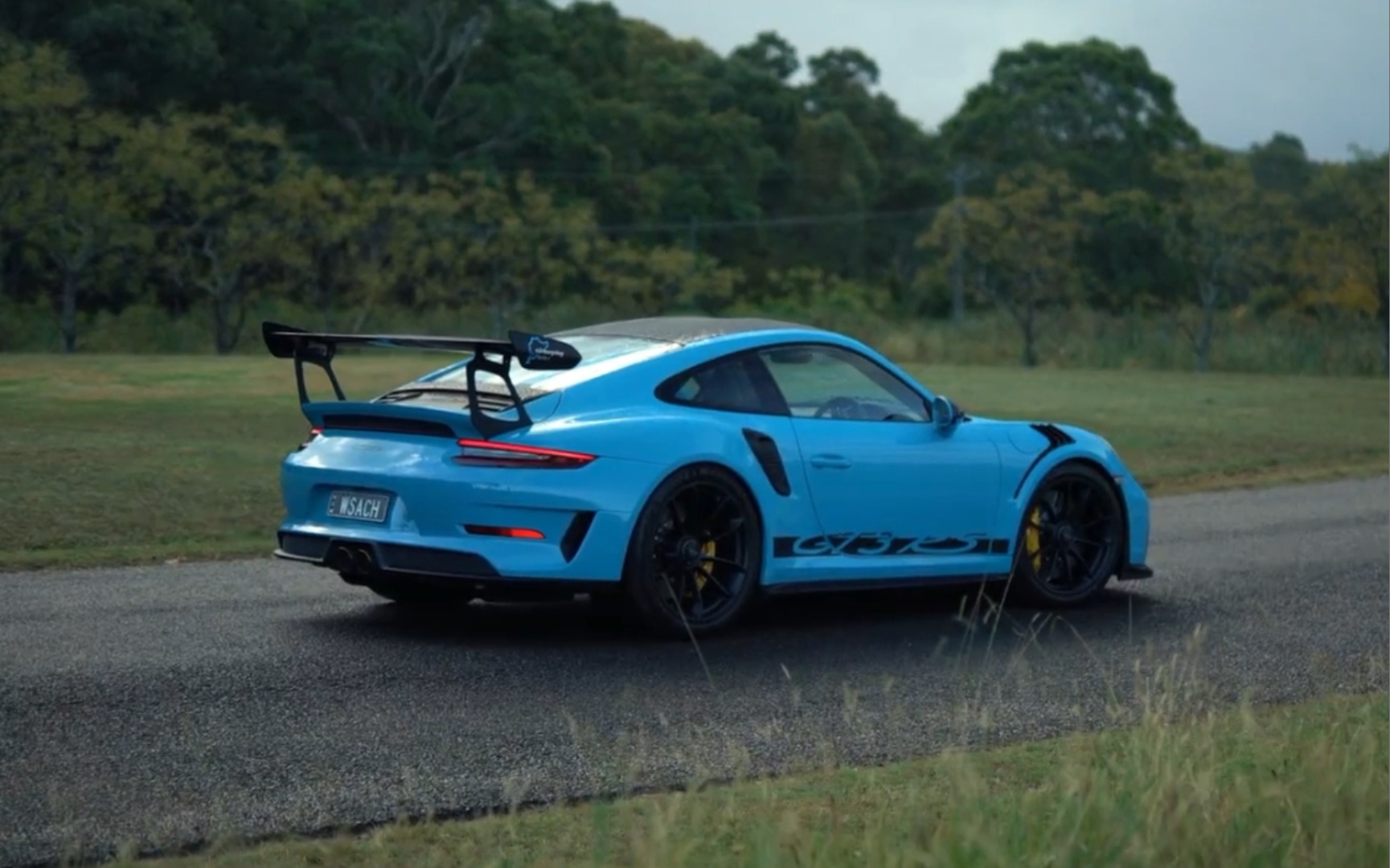 保时捷911gt3rs大尾翼颜值性能在线,经典跑车