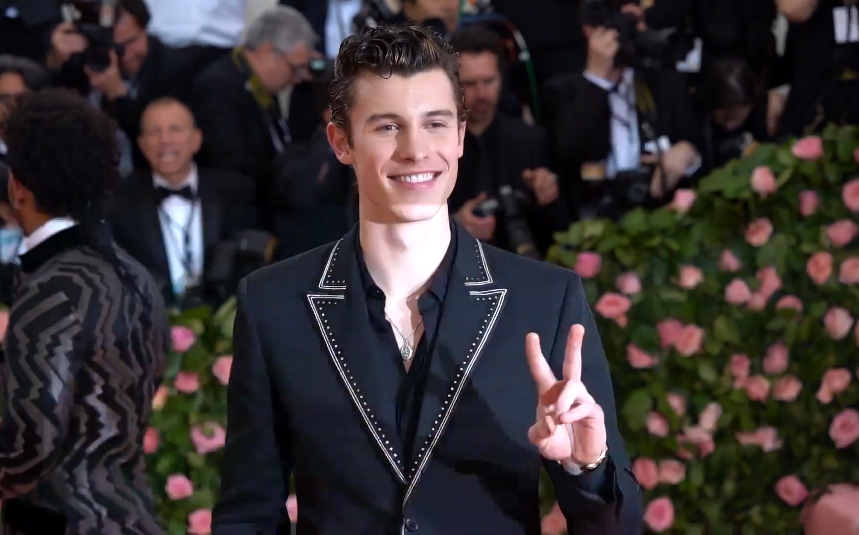 【shawnmendes】萌德驚豔打扮亮相met gala!