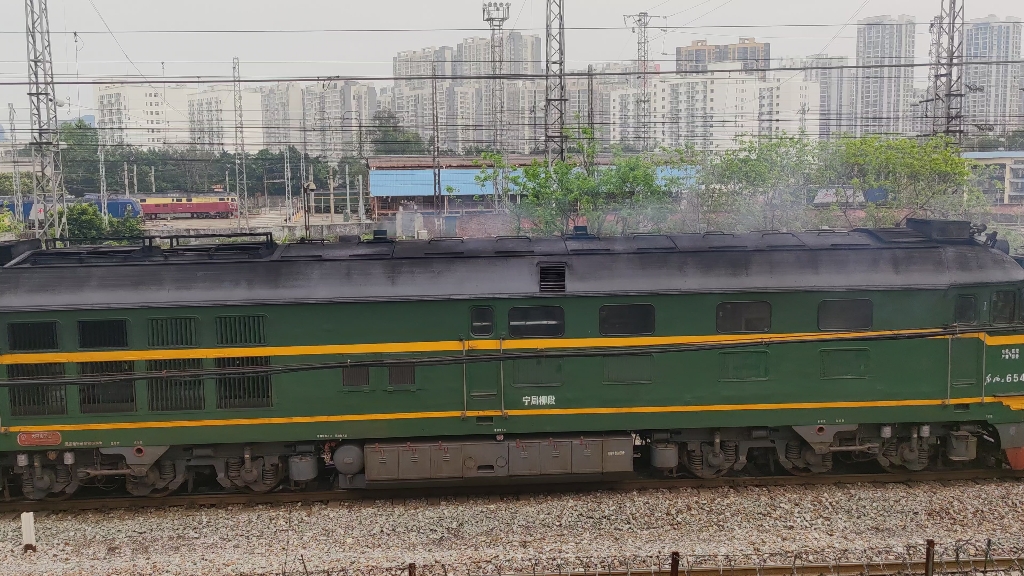 宁柳段df4b6545-22018次南六场两道发车,前往湘桂线方向_哔哩哔哩