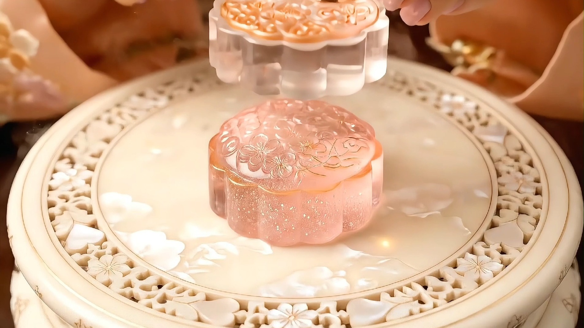 启禀娘娘，中秋夜里，您的宝石月饼已备好～