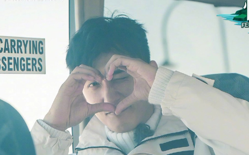 我的宝藏男孩黄景瑜有可爱虎牙笑的硬汉大佬