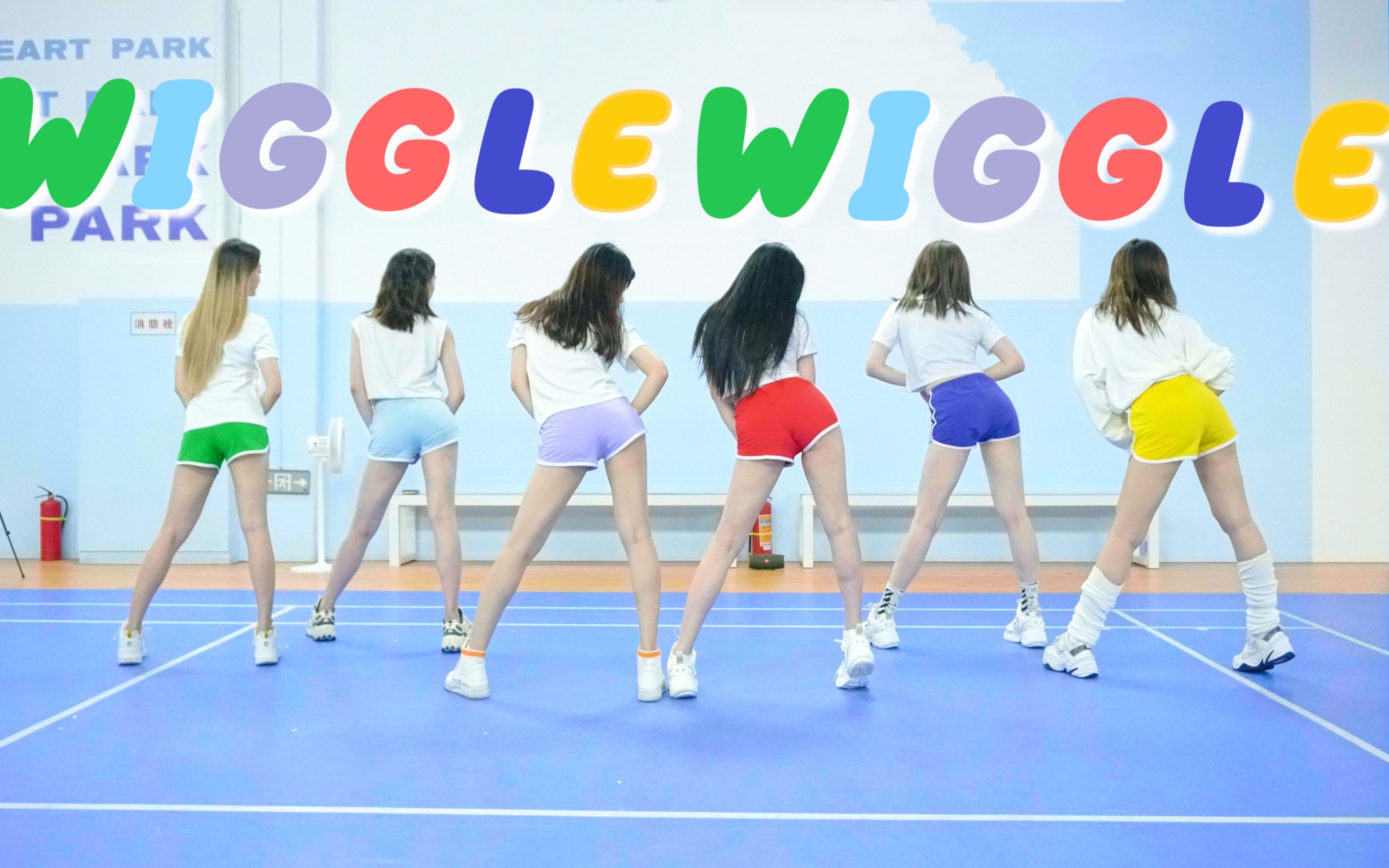 [图]【NuNa】开 盲 盒 啦！| 运动场里摆动摆动 | HELLO VENUS WIGGLE WIGGLE