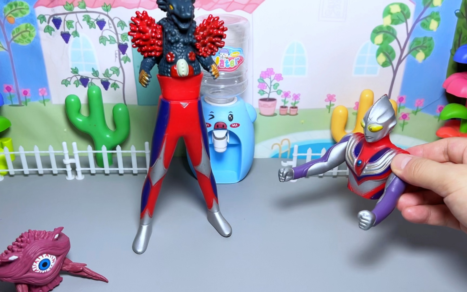 玩具动画-原来是奥特曼的腿