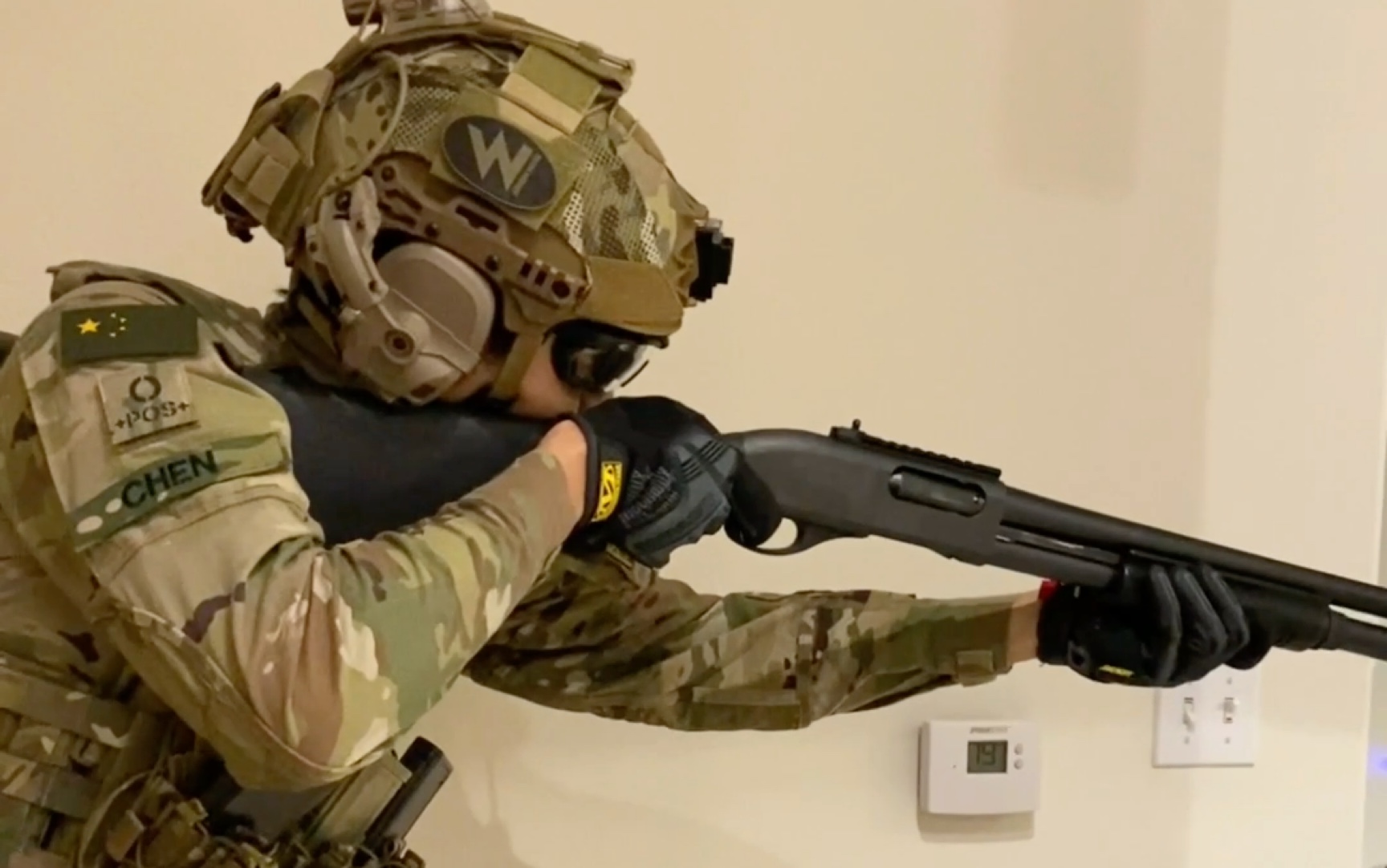 喷子 雷明登870单手上膛. remington 870 express tactical.