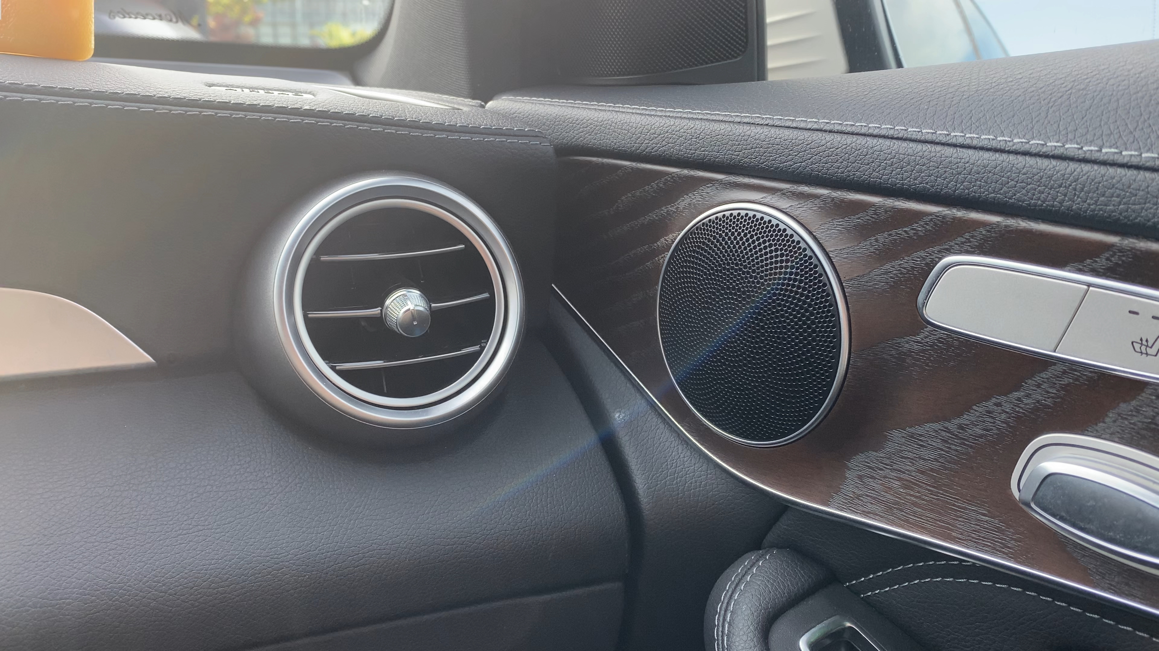 梅赛德斯奔驰glc300车载音响挑战重低音《shape of you》