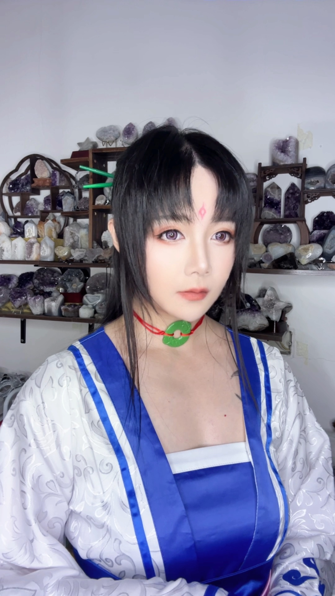 "梦……梦璃,你穿这样也很好看,像仙女一样……""真的吗?