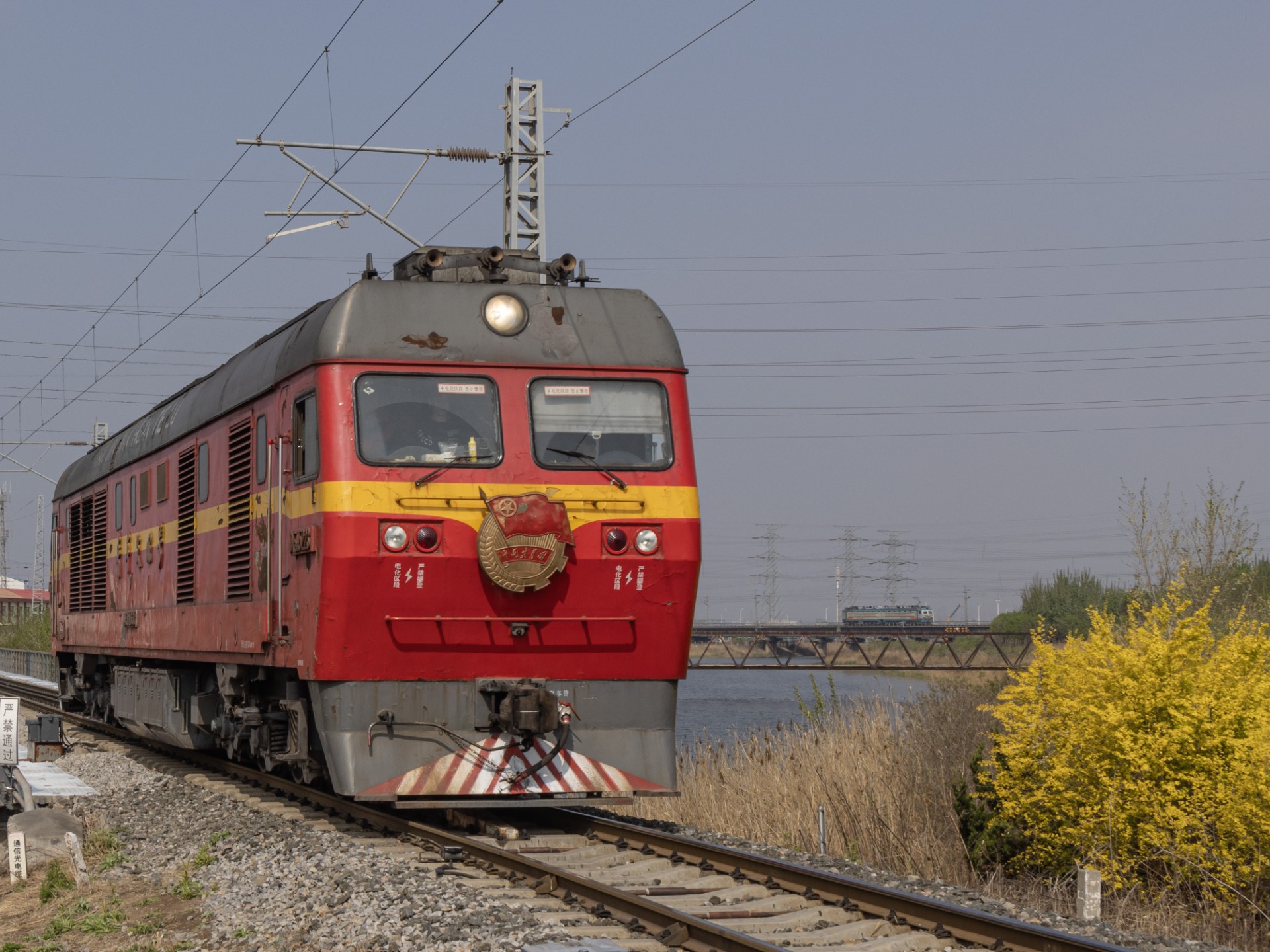 df8b5223"青年文明号"机车加油整备完毕后联控