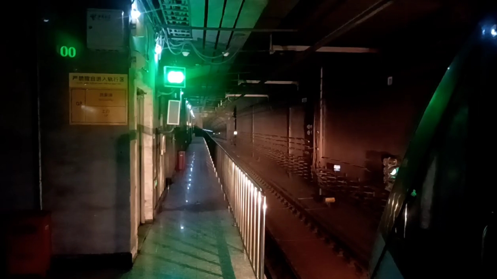 南京地铁1号线( 2122 )出百家湖站