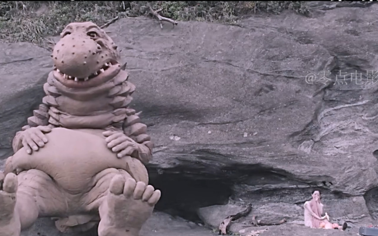 《新奥特q》第3集|极臭之岛