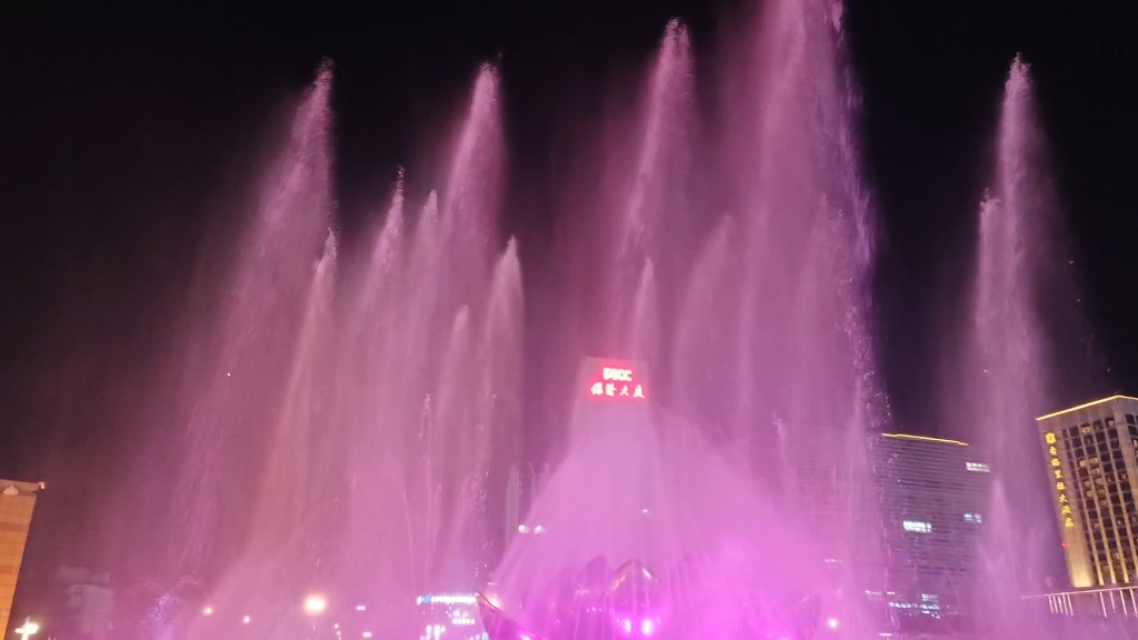 【泉城广场喷泉爱好者】更新了一条视频,快来围观!