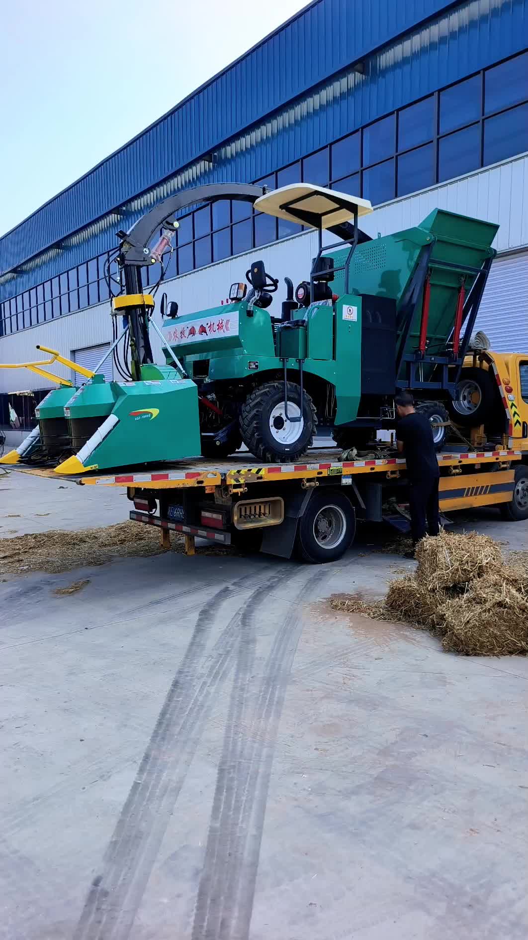 【青储收割打包一体机】最新视频已上线,快来围观!