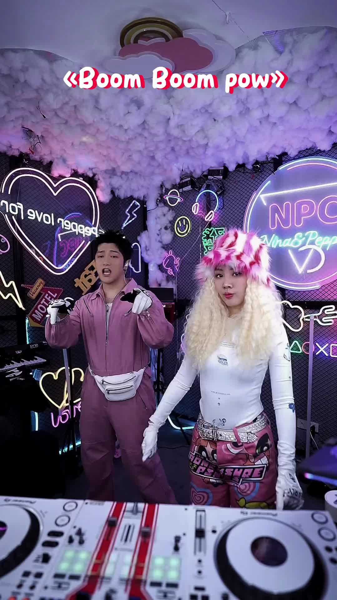 情侣舞蹈boomboom扭胯舞夫妻日常双人舞左妮子nina邓