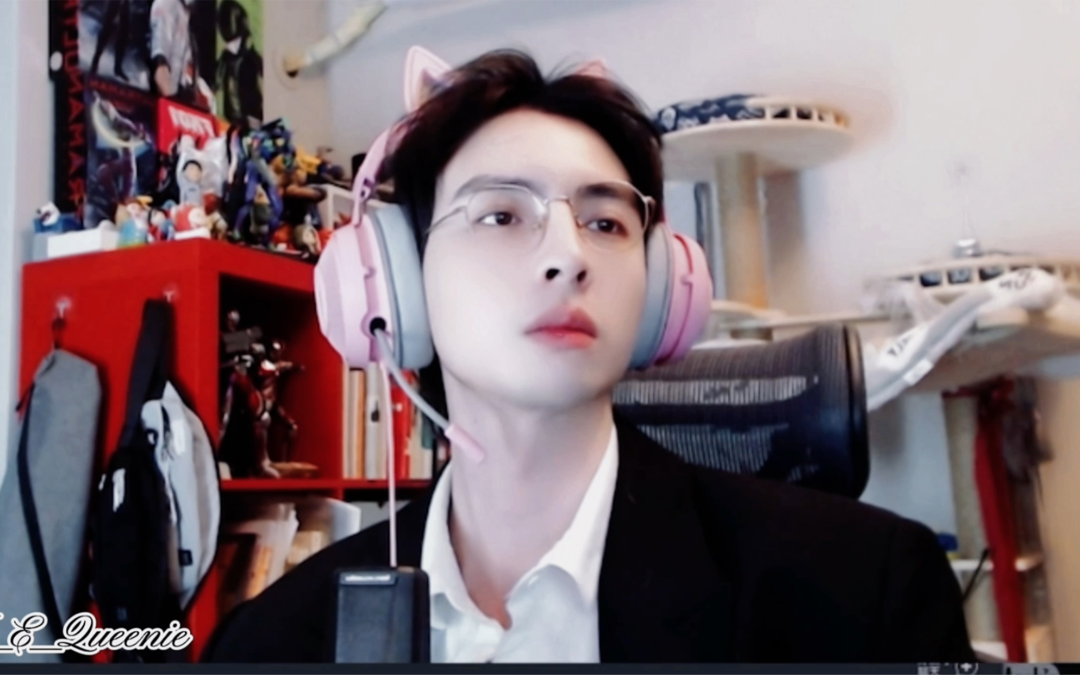 活动作品蒲熠星金丝眼镜白衬衫黑西装你懂什么叫斯文败类