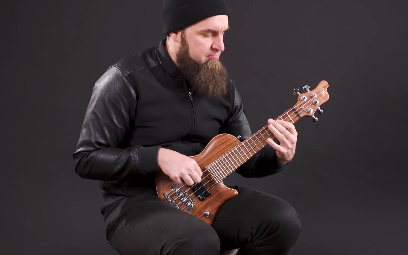 让人震撼迷醉的迷你贝斯mayones cali -- mini basses