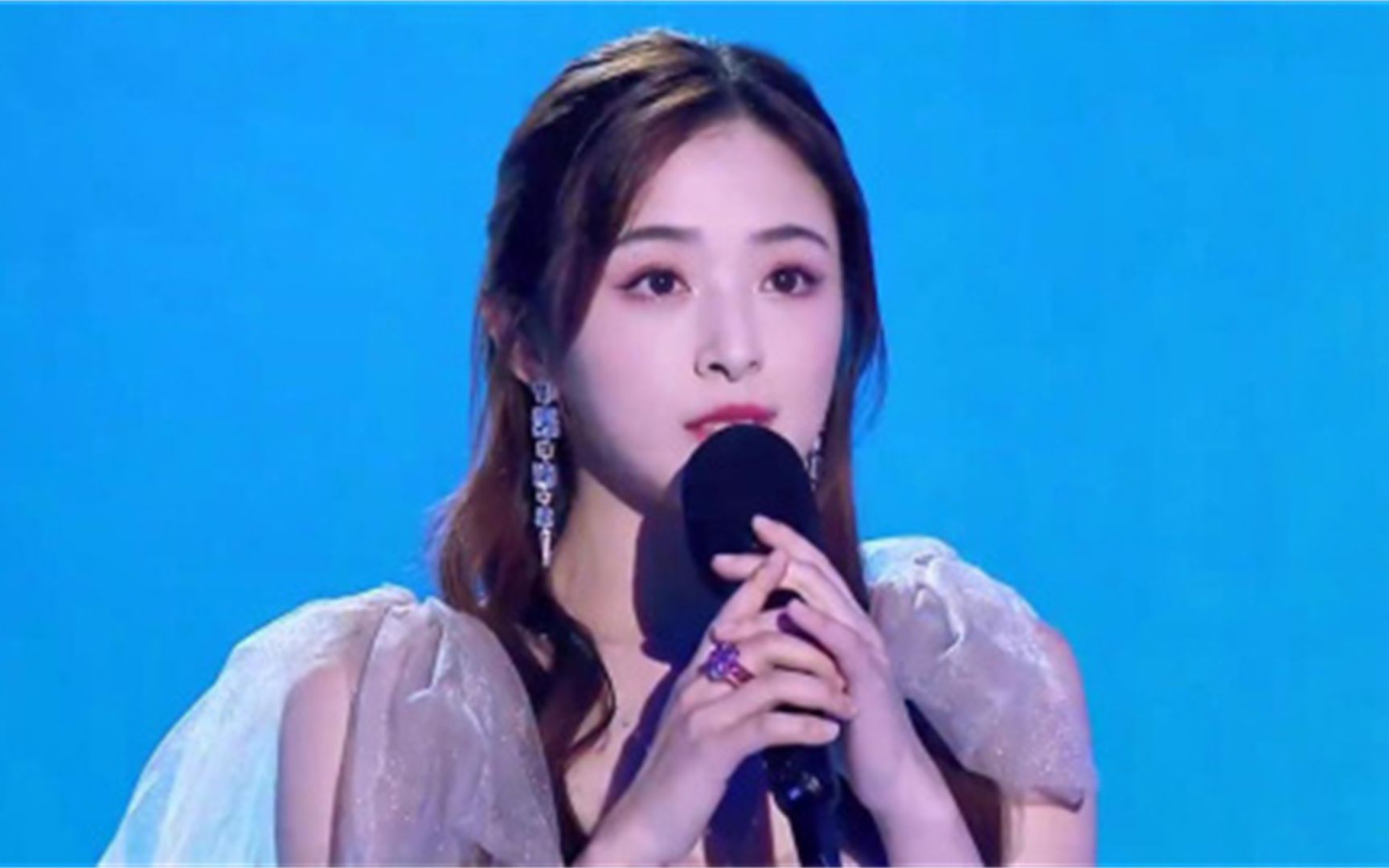 张含韵唱歌到底有多好听?现场一首《起风了》,听的骨头都酥了!
