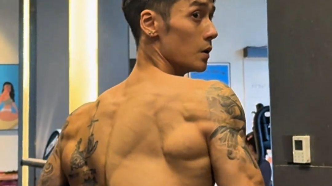 细狗引体