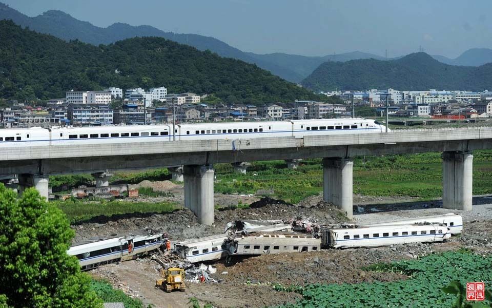 7·23事故珍贵资料 和谐电1b牵引原d301次事故车底通过_哔哩哔哩 (゜