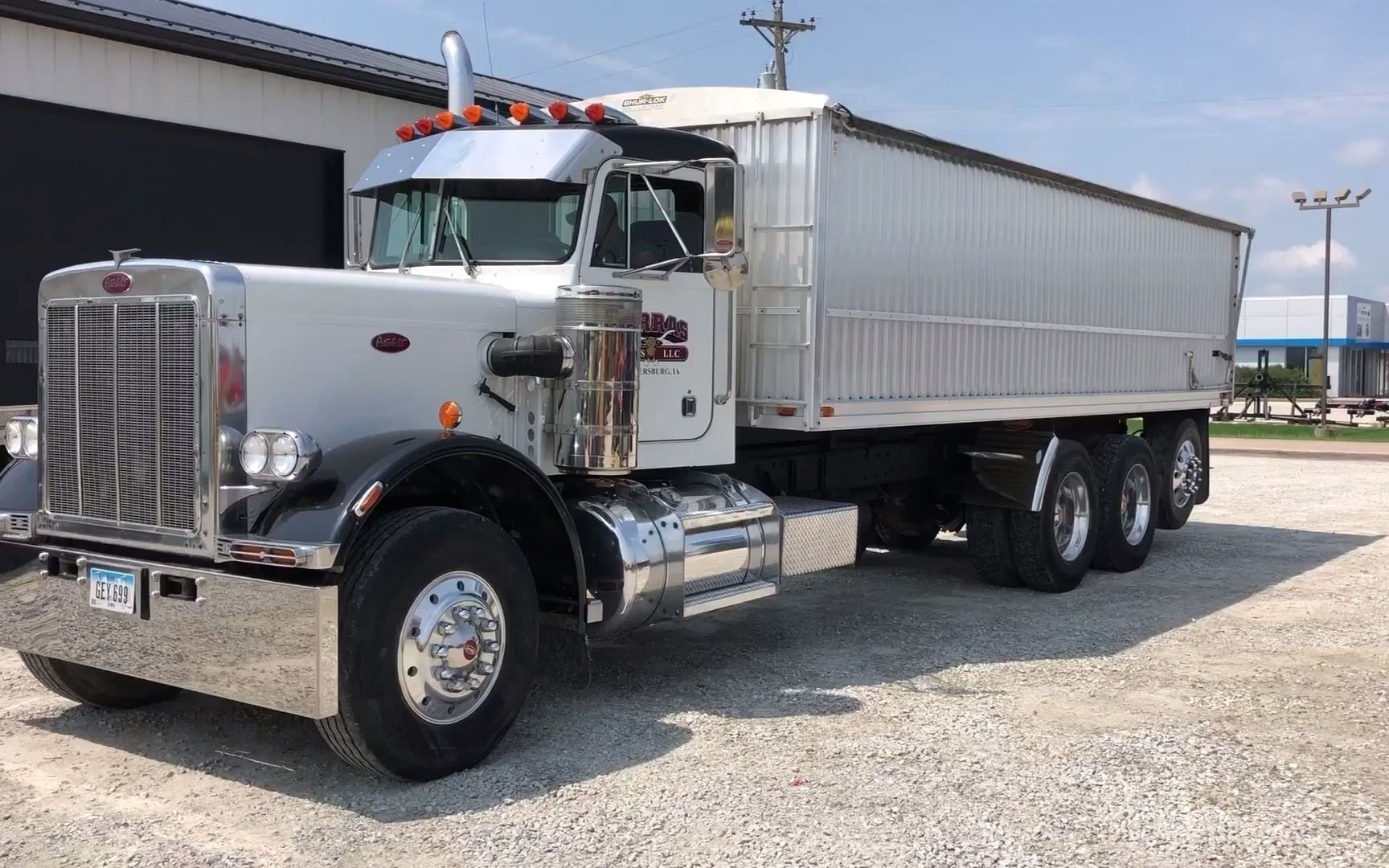 1982年生产的彼得比尔特359,车况非常好,就像新车一样