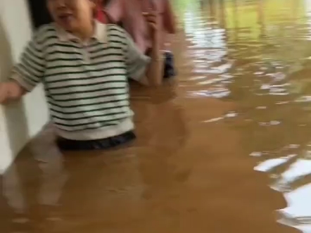 ＂岳阳平江发布抗击特大洪水的通告 敬请广大市民确保自身安全,尽量待在高楼层.哔哩哔哩bilibili