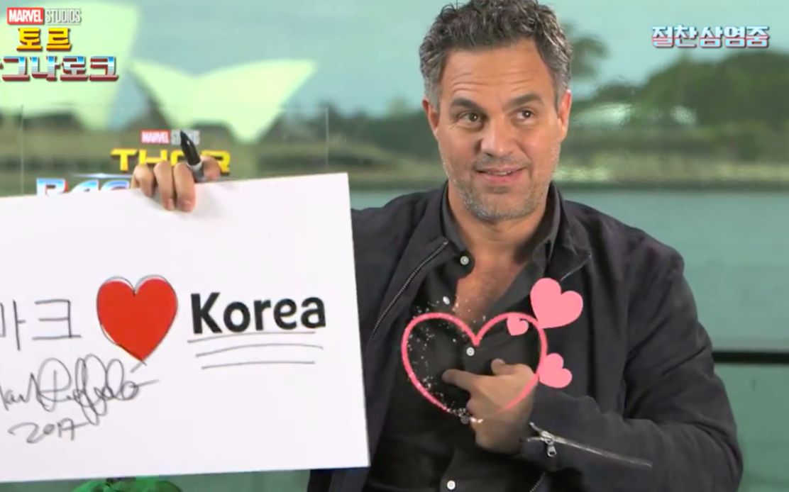 【Mark Ruffalo】在胸口(毛)比心哔哩哔哩bilibili