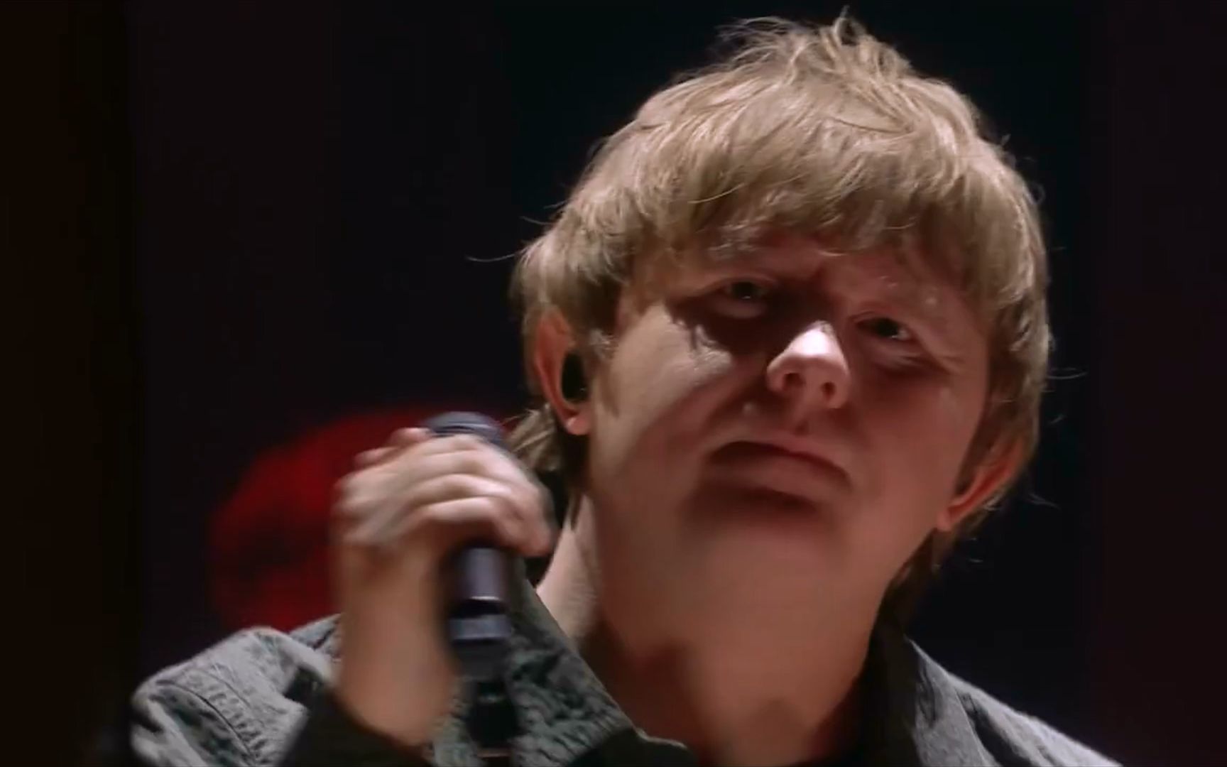 全英奖年度新人lewis capaldi献唱年度歌曲《someone you loved》