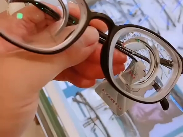 超级厚的镜片,1.61定做的3000度的眼镜你们一定没看到过.