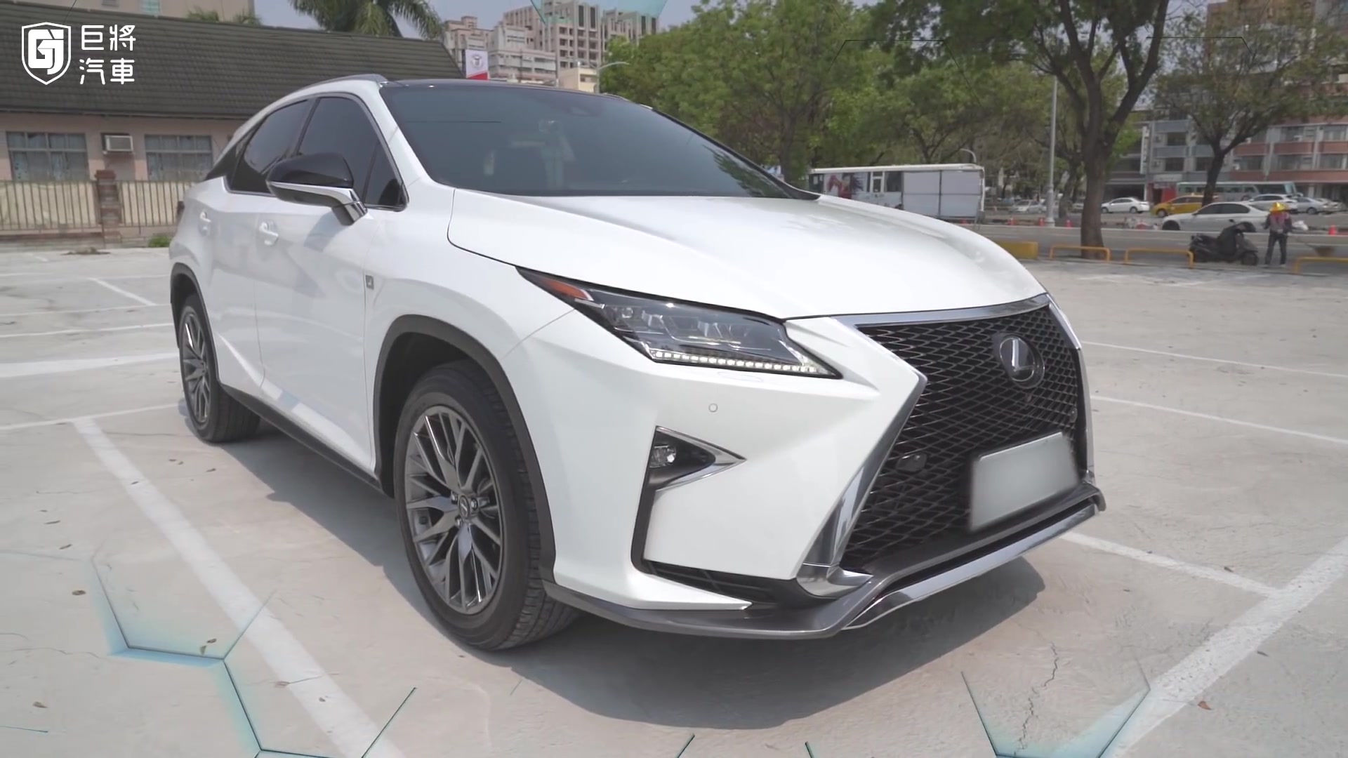 78 17年lexus rx200t f sport,一台内外兼具的好车,卖掉的中古价让你