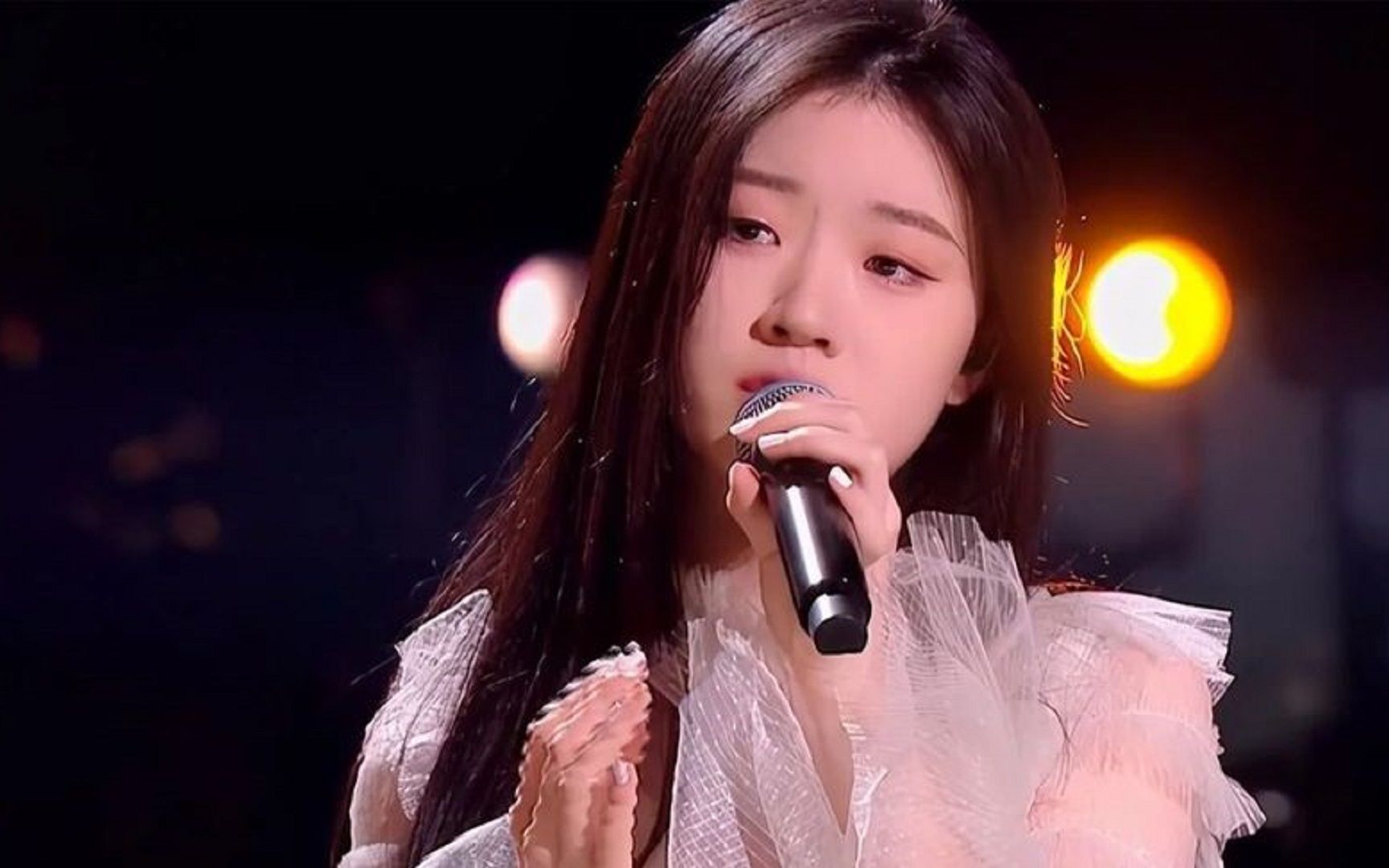 单依纯2023又火了!又一首歌一夜破亿,网友:好听到耳朵怀孕