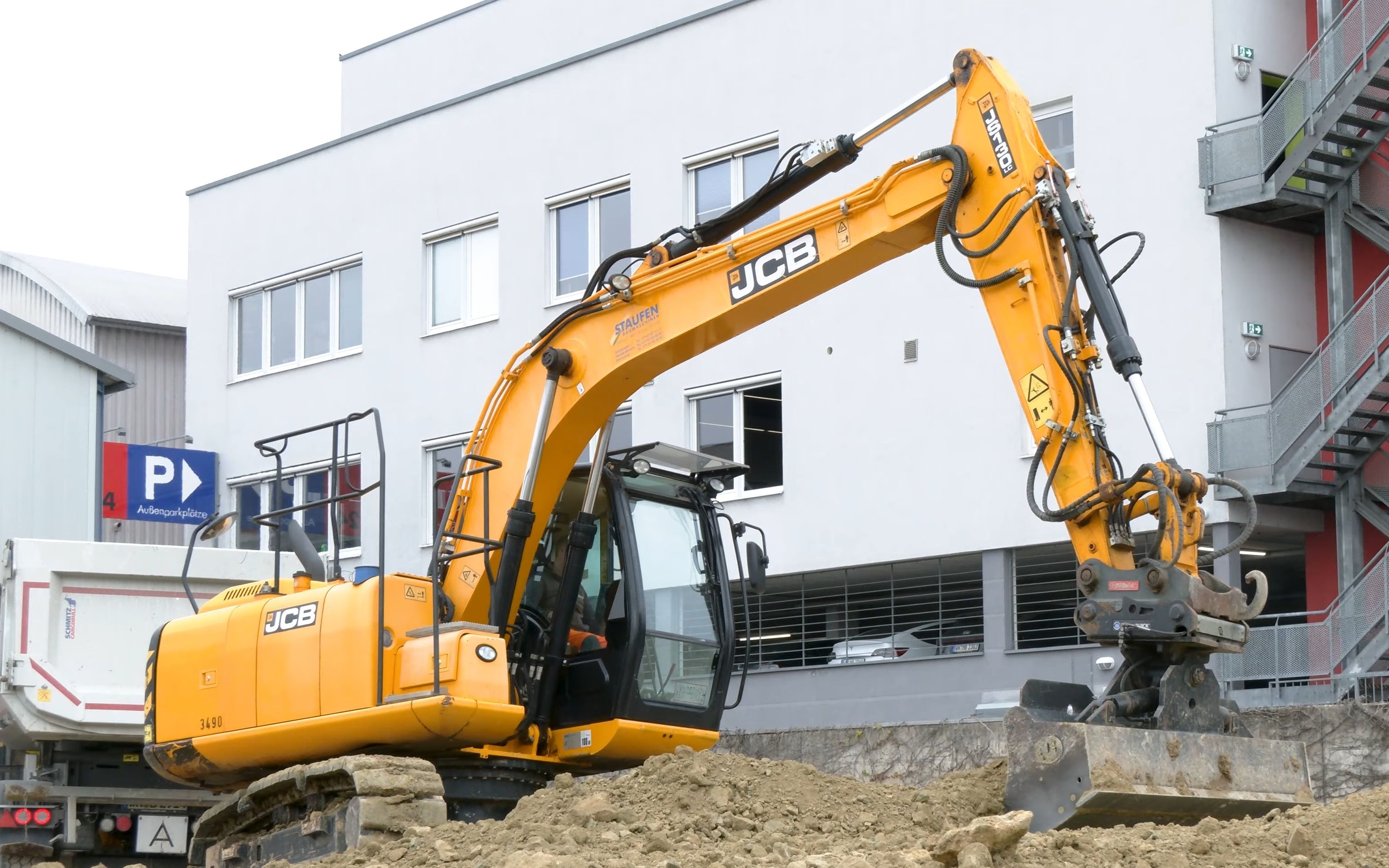 jcb js130lc挖掘机施工作业4k