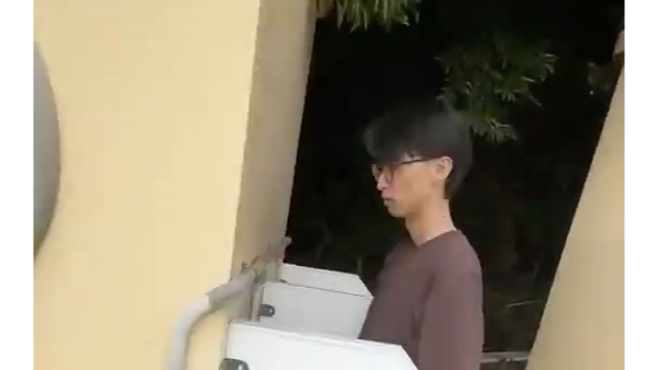 男生都是怎么样小便的