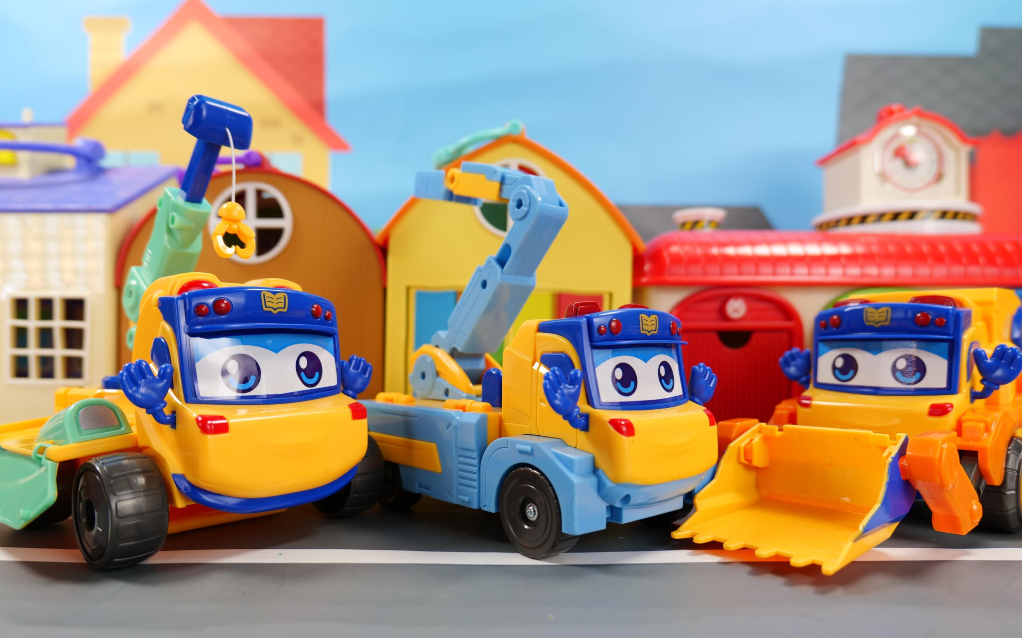 百变校巴变形成四辆工程车