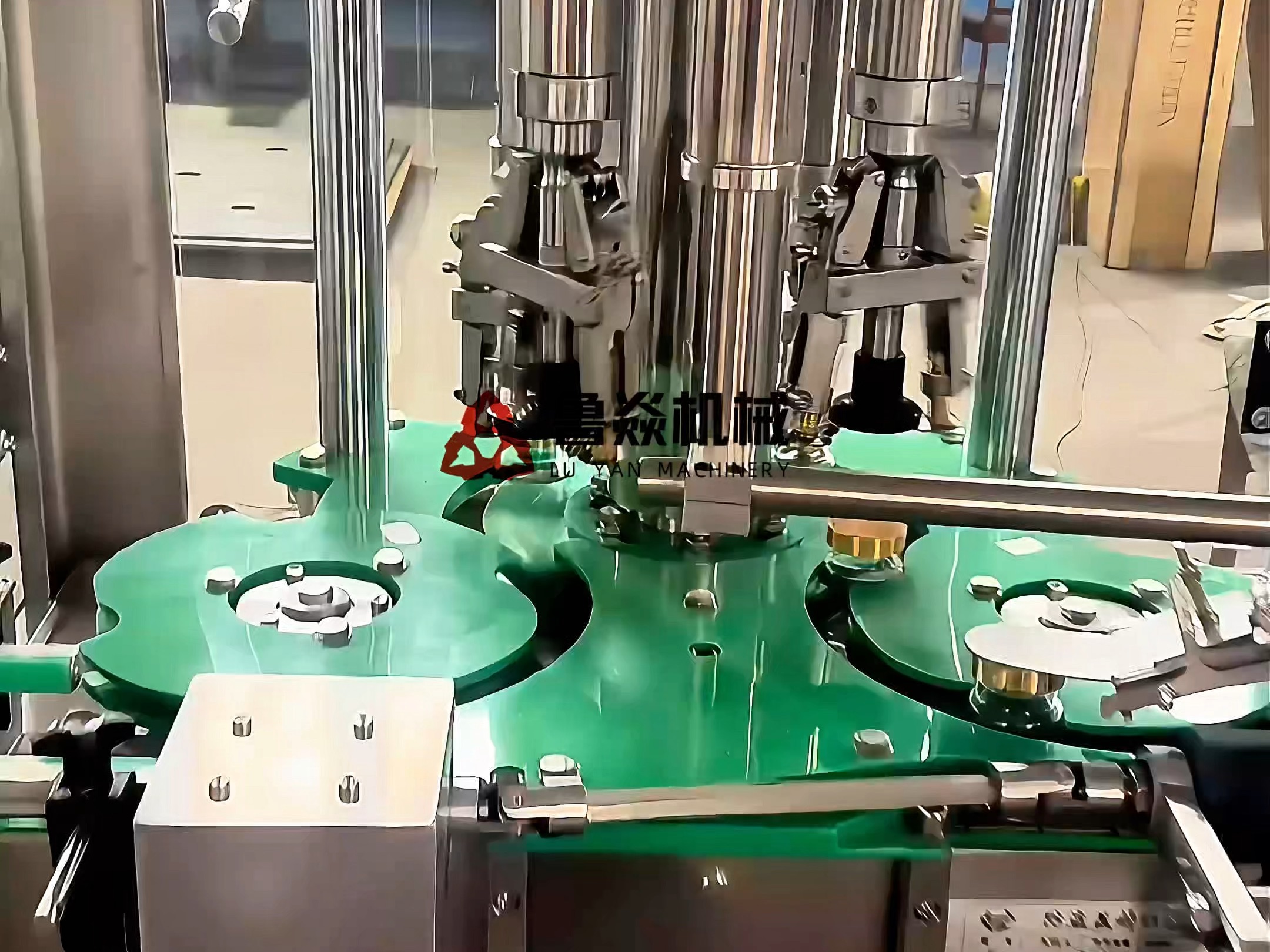 燕窝瓶全自动4头旋盖机测试实拍小型铝盖多头封口机锁盖机设备