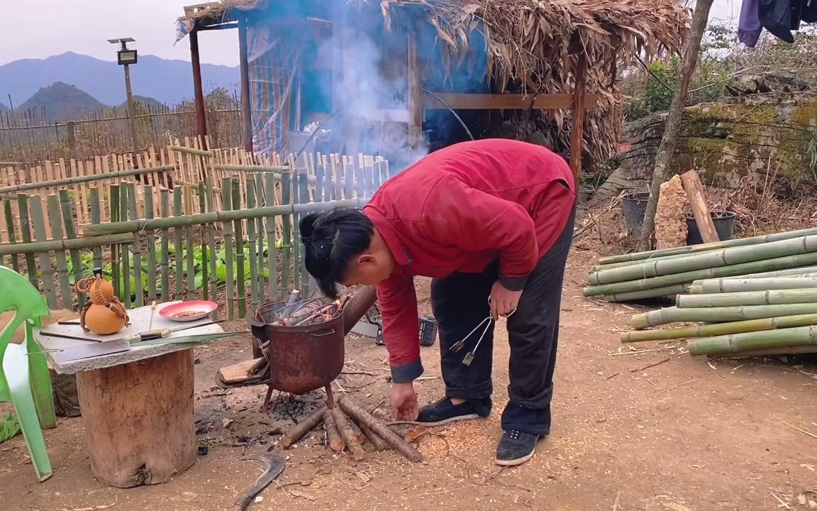 [图]【农村生活】当今社会压力太大，小伙选择隐居深山回归田园，过平凡朴实的生活