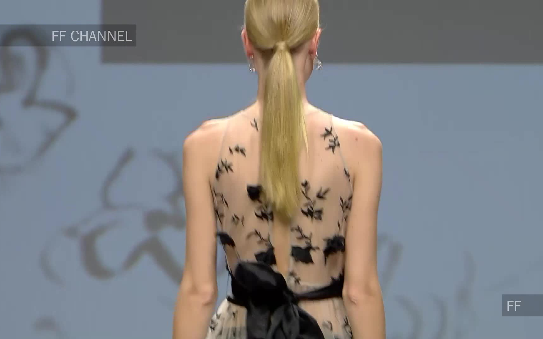 【在?进来看美女!】巴塞罗那2019婚纱时尚周Barcelona Bridal Fashion Week 2019 P6哔哩哔哩bilibili