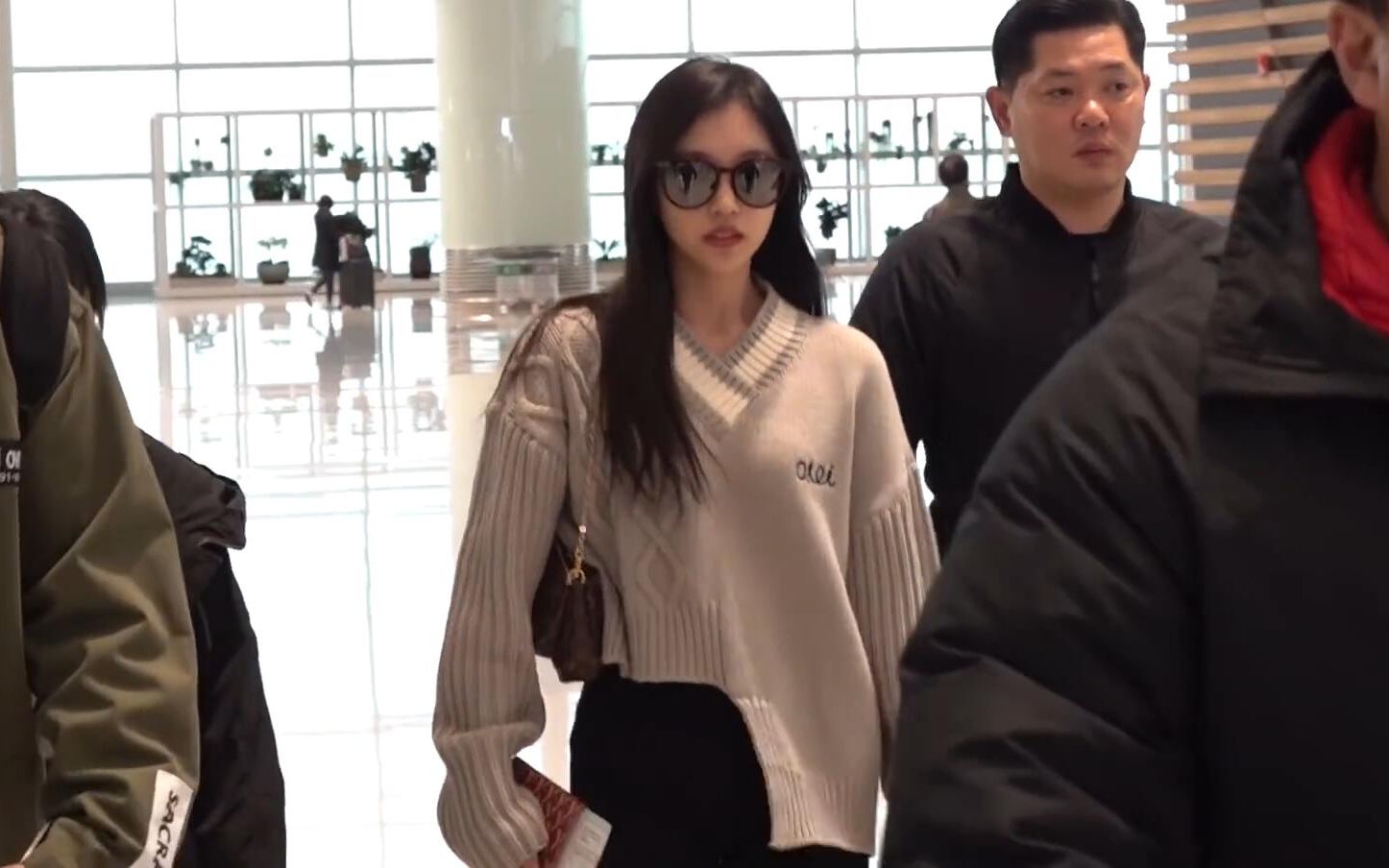 【1080p饭拍】191115 twice名井南mina 仁川机场 出发去日本_哔哩哔哩
