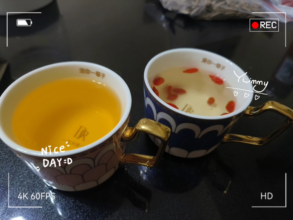 保温杯里泡枸杞