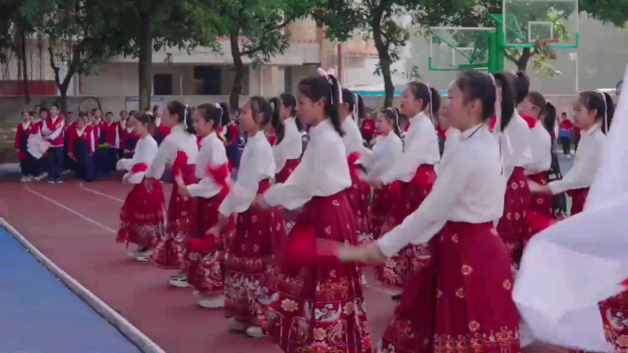 8坪高舞王纯c位舞蹈视频闪亮登场最后的尖叫声亮了运动会开幕式运动