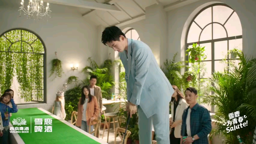张哲瀚20210606燕京啤酒请问在桌子上打高尔夫和在桌子上热舞有什么
