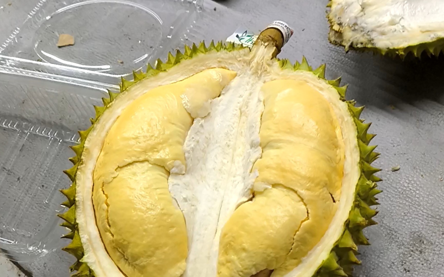 8买了个快9斤的干尧榴莲,鲜甜无比!比起金枕肉少了点但好好吃呀