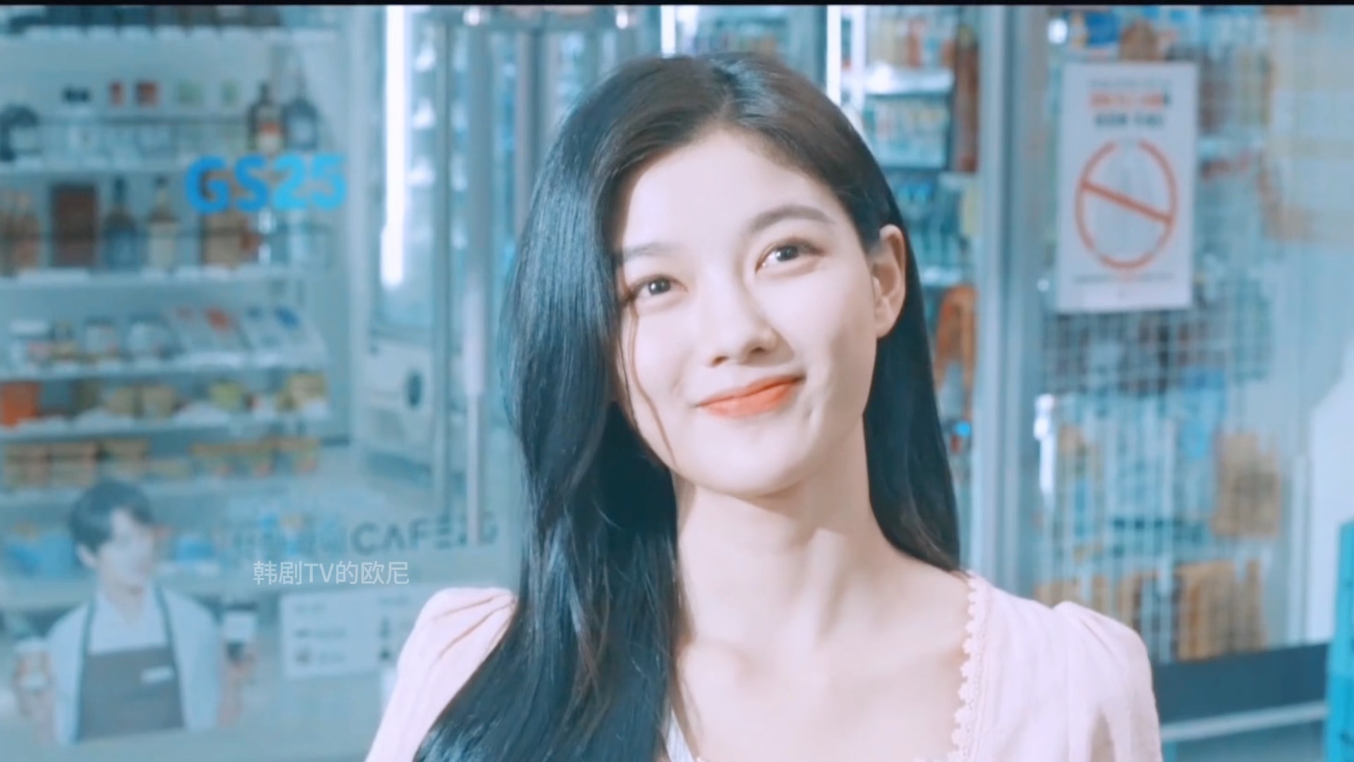 清纯又有魅力,金裕贞的笑容甜美又可爱