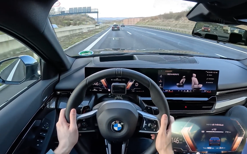 2023款宝马5系520d 高速公路第一视角试驾