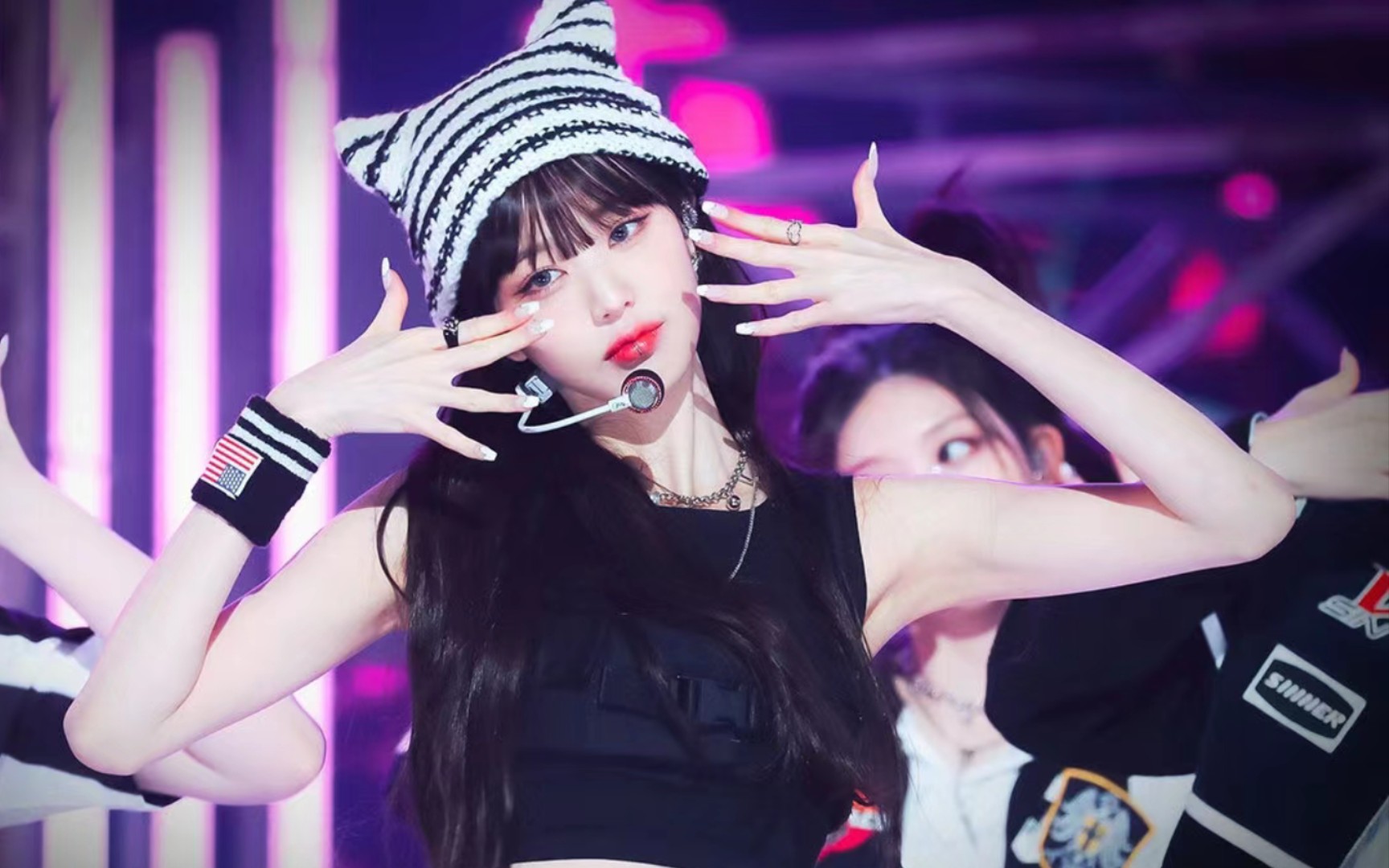 张元英baddie舞台换装直拍