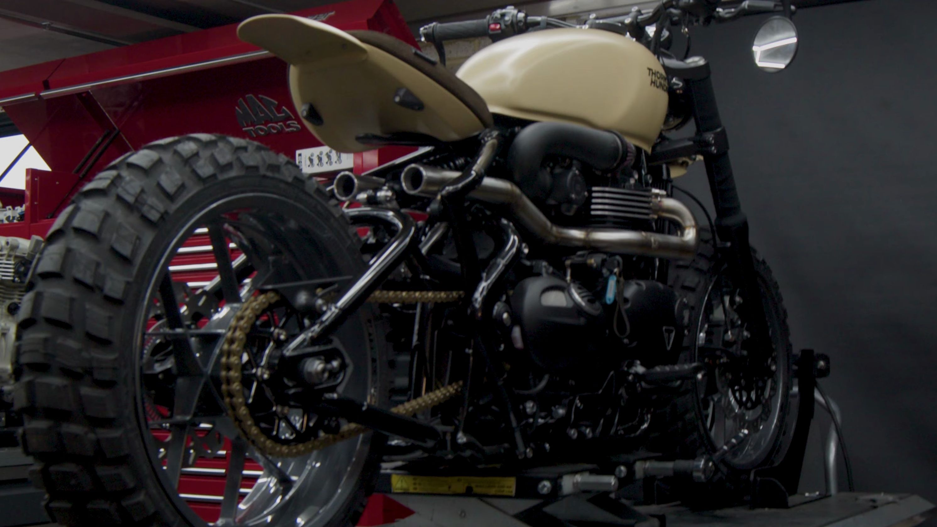 改装案例|凯旋|Triumph|Bonneville Bobber|定制 Desert Bobber|Thornton Hundred Motorcy哔哩哔哩bilibili