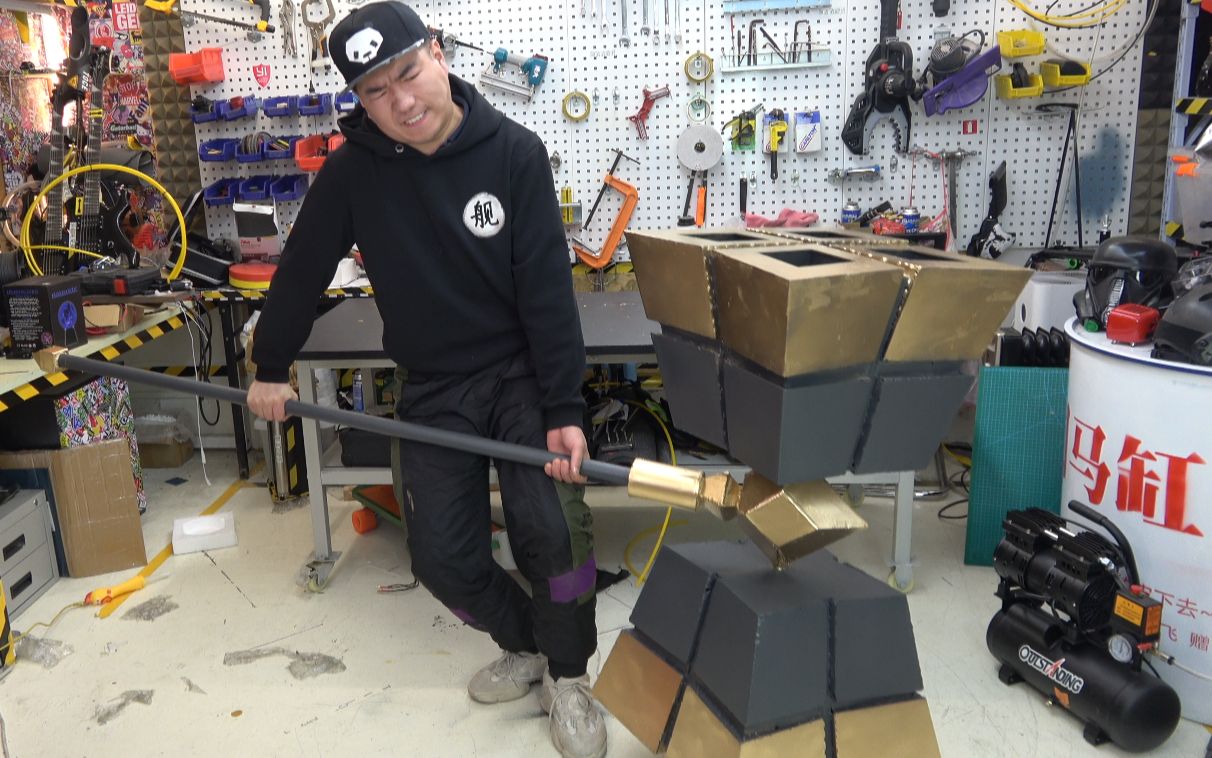 现实还原王者荣耀里钟无艳的巨锤100斤重30天精细打磨大制作上