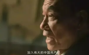 Download Video: 《追风者》老徐的这个结局，确实是有点意思，原本他完全可以跟着魏若来一起逃跑的，根本就没那个必要留在现场，等着炸弹来把自己炸了。自从沈近真暴露了身份后，老徐就已