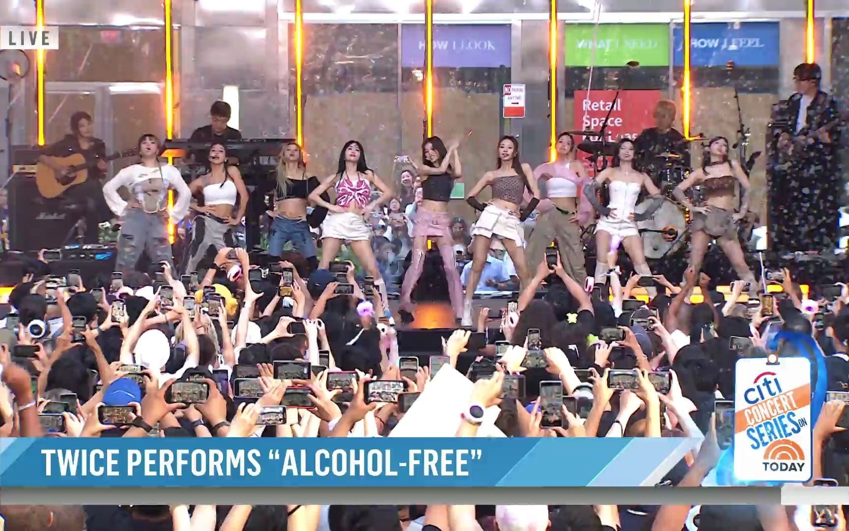 [图]【TWICE 舞台】"Alcohol Free" 美国TODAY演唱会