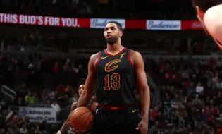 Télécharger la video: 【NBA2KONLINE2】TT合同八千万，场均8分8个板