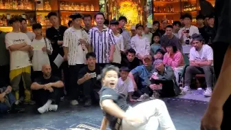 Download Video: 【 green panda 贵阳站】 bgirl 671 vs bboy （一位黑马兄弟）